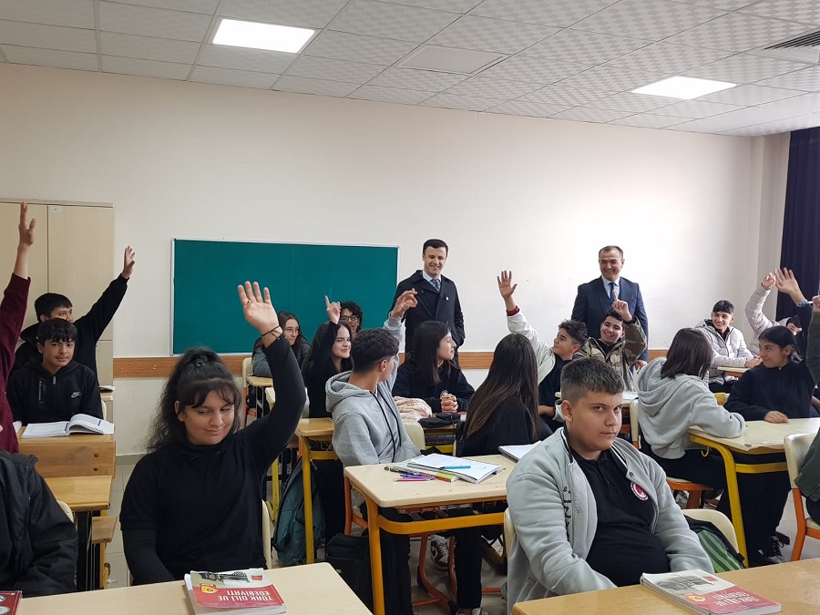 Kaymakamımız Sayın Nurullah Kaya, Kaman Anadolu İmam Hatip ve İbn-i Sina Meslek ve Teknik Anadolu Liselerini Ziyaret Etti
